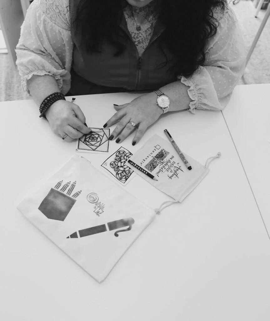 8-18-22 ZOOM RECORDING Zentangle® Class with tangled art, Jessica CZT® Outside the LinZ class date 8-18-22